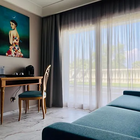 Palace Desenzano Hotell 4*