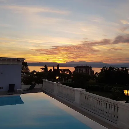 Palace Desenzano Hotell 4*