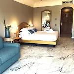 Palace Desenzano Hotell 4*